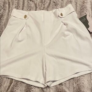 Chic White High Waist Women's Shorts